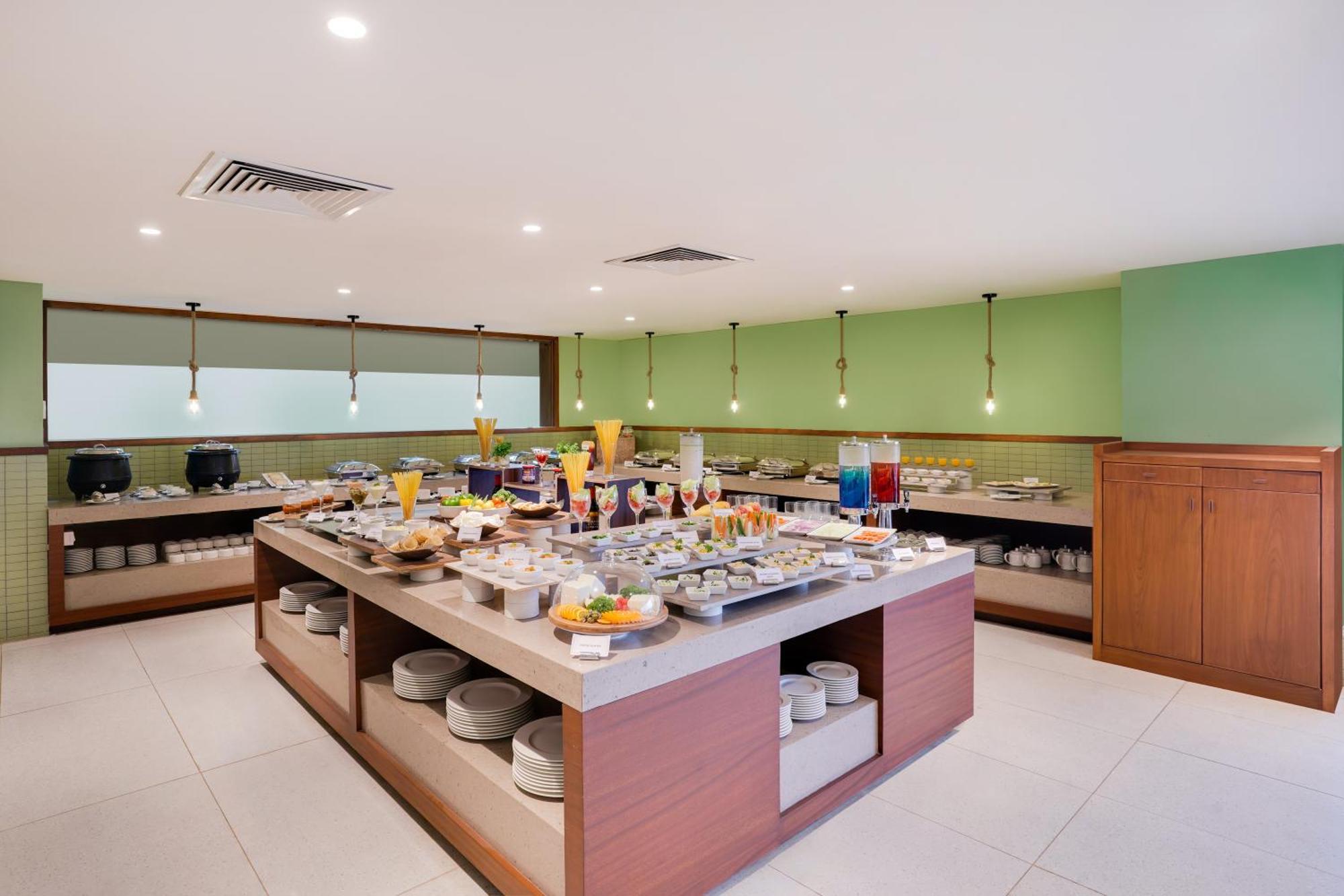 Lemon Tree Hotel, Rajkot Exterior photo