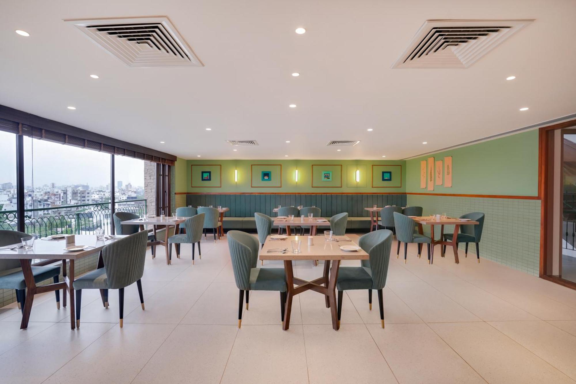 Lemon Tree Hotel, Rajkot Exterior photo